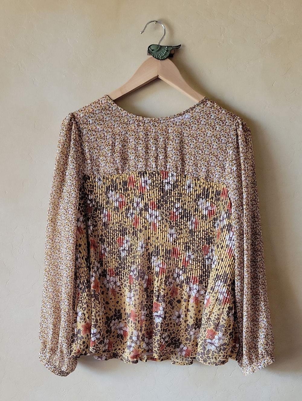 Women's Long-Sleeve Floral Pleated Blouse Size Petite Medium